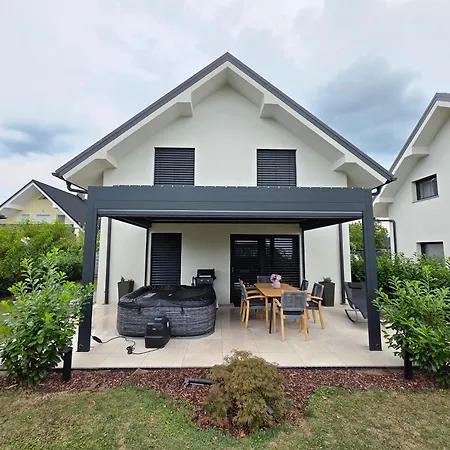 Private House With Jacuzzi And Sauna Vila